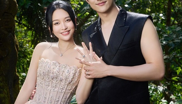 金莎孙丞潇正式官宣婚纱照，戴DR大方秀恩爱！